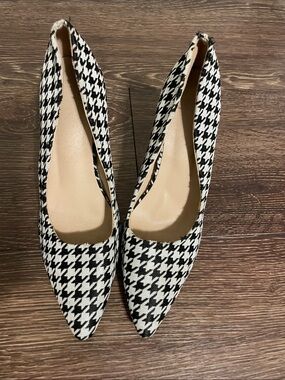 Houndstooth Pointed Toe Women’s Pumps - Black & White
